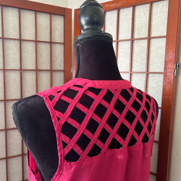 Sheer Grid Cutout Back Red Top - Picture 6 of 14